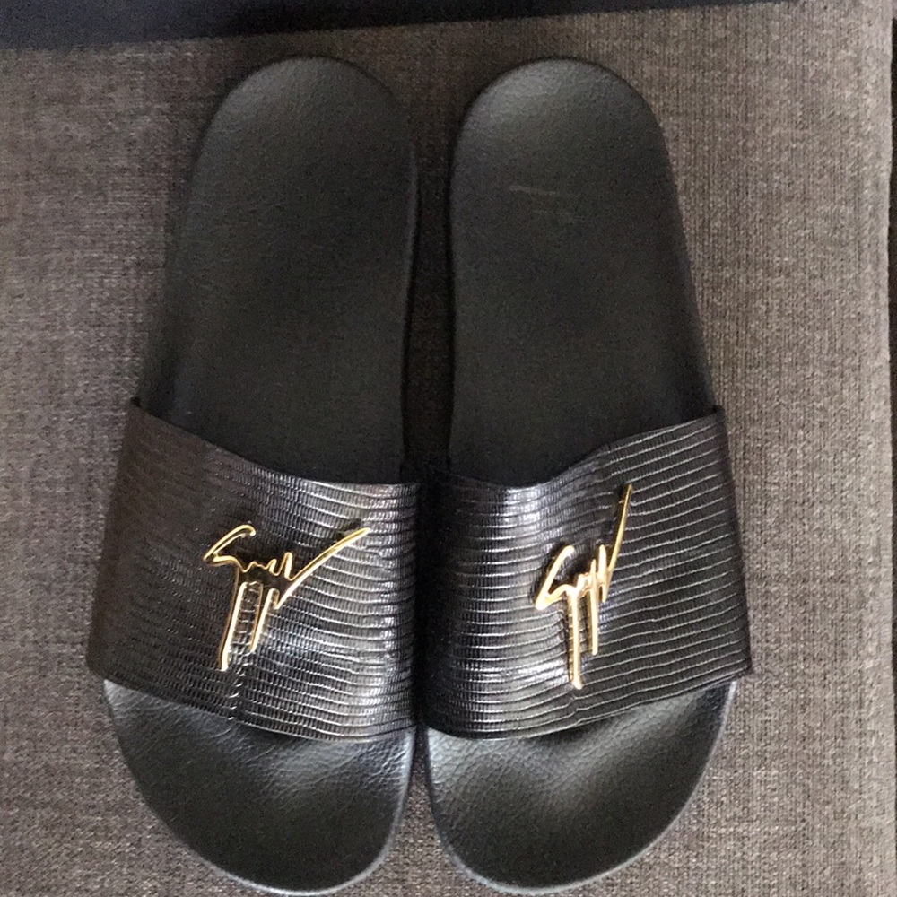 Giuseppe Zanotti Black Logo Slides
